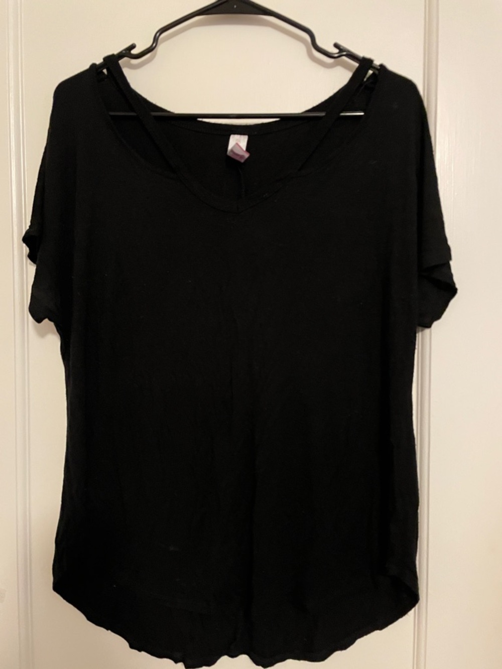 No Boundaries Black V-Neck Short Sleeve Tee